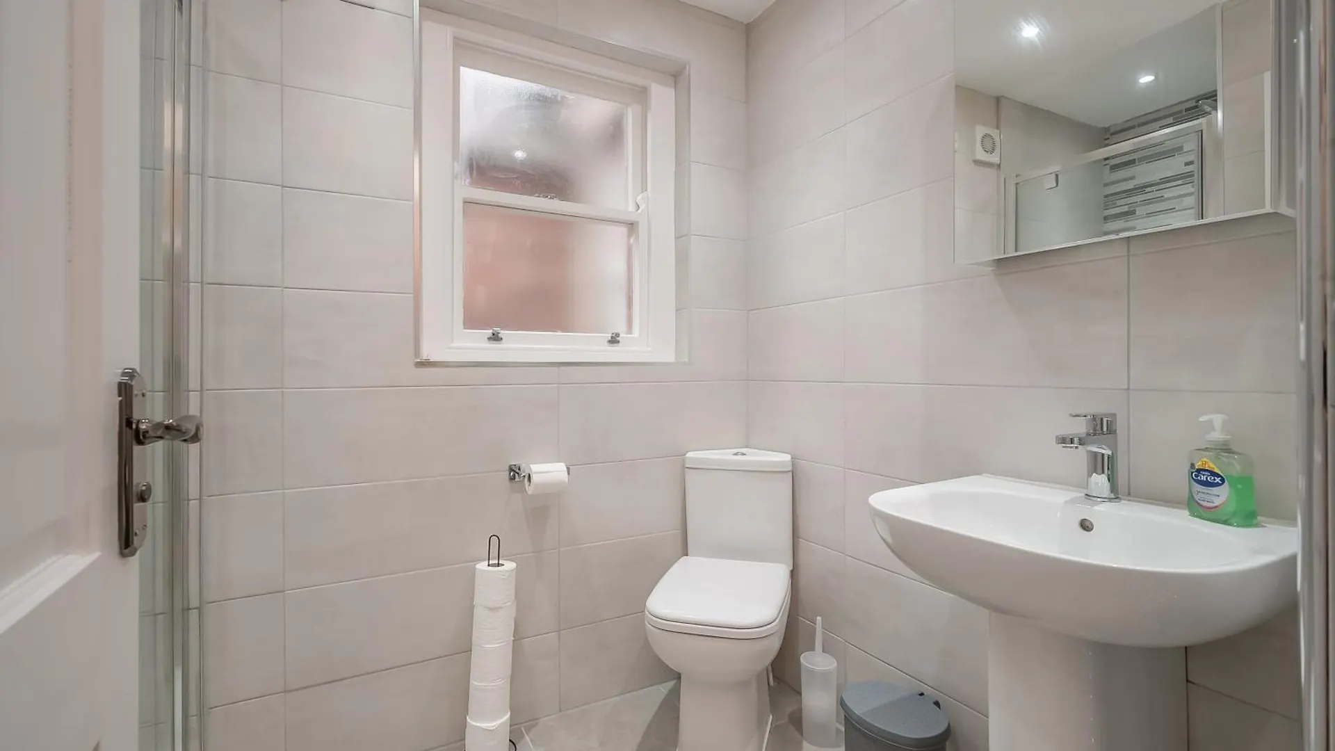 Staybynumbers - Belfast City Centre - 3 Bed, 3 Bathroom & Parking