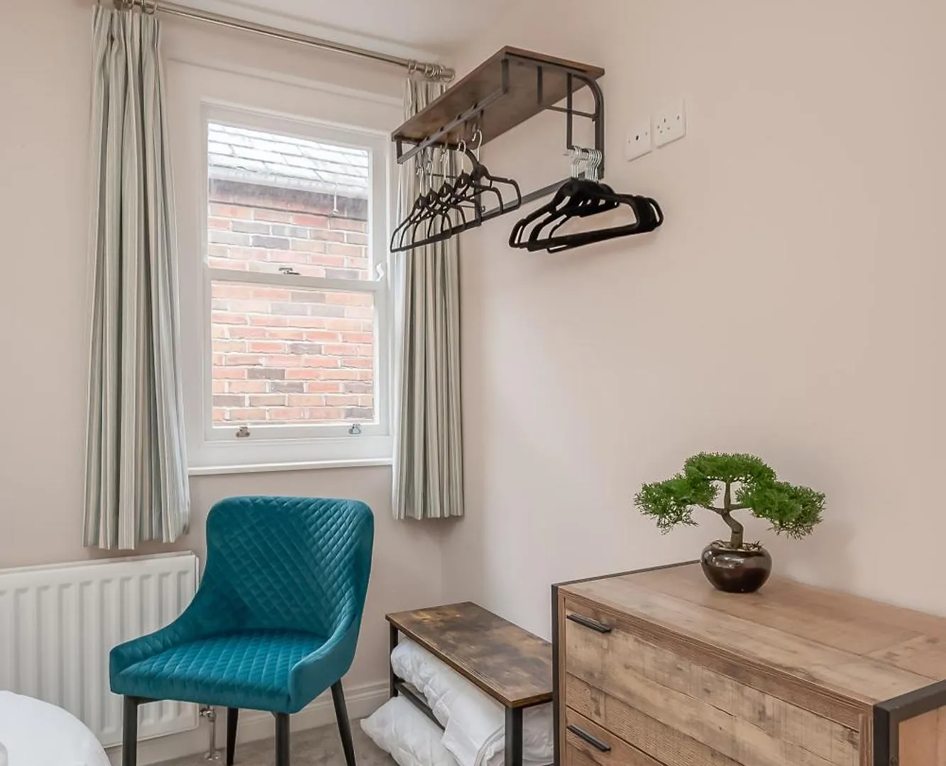 Staybynumbers - Belfast City Centre - 3 Bed, 3 Bathroom & Parking