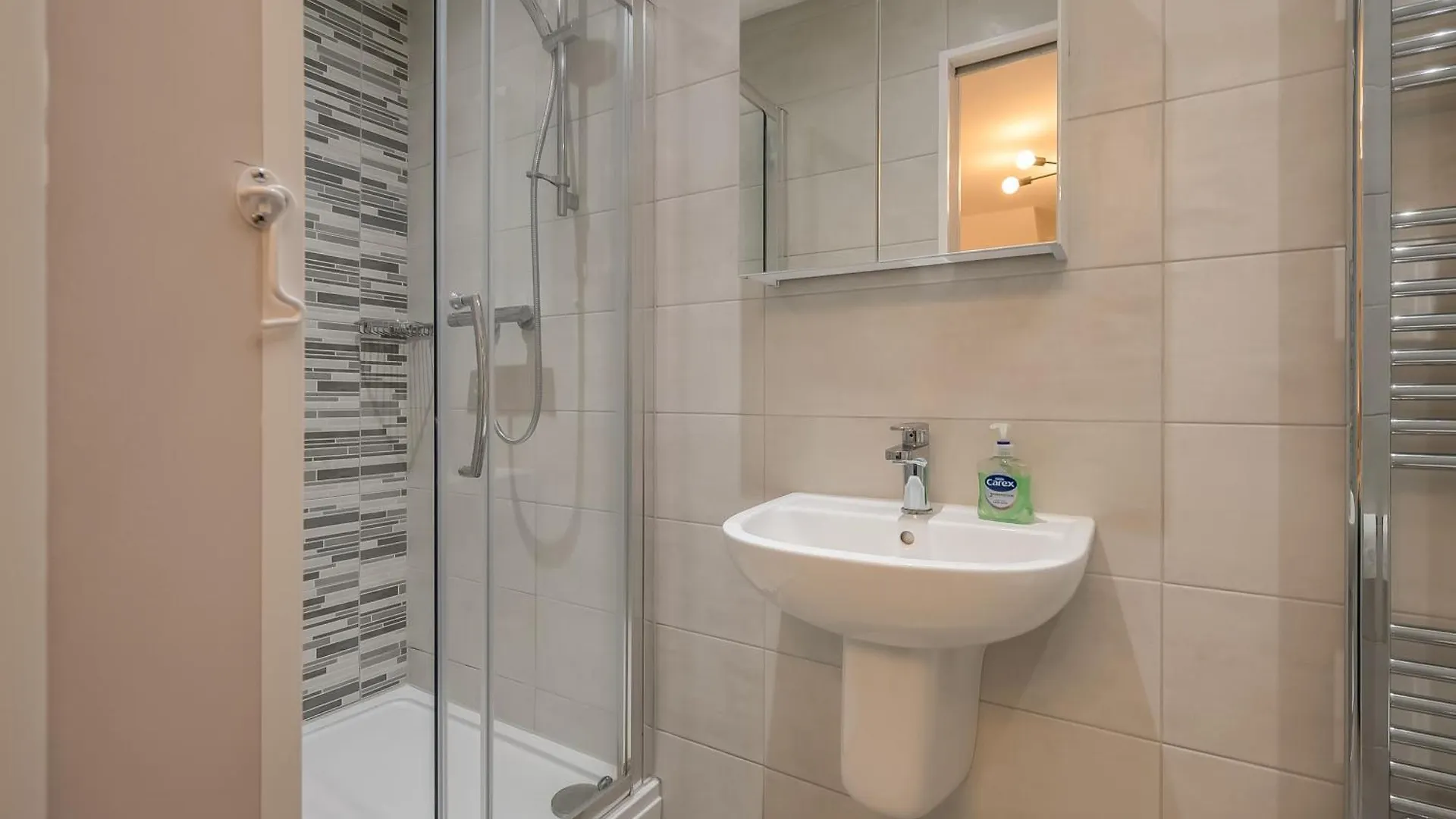 Staybynumbers - Belfast City Centre - 3 Bed, 3 Bathroom & Parking United Kingdom