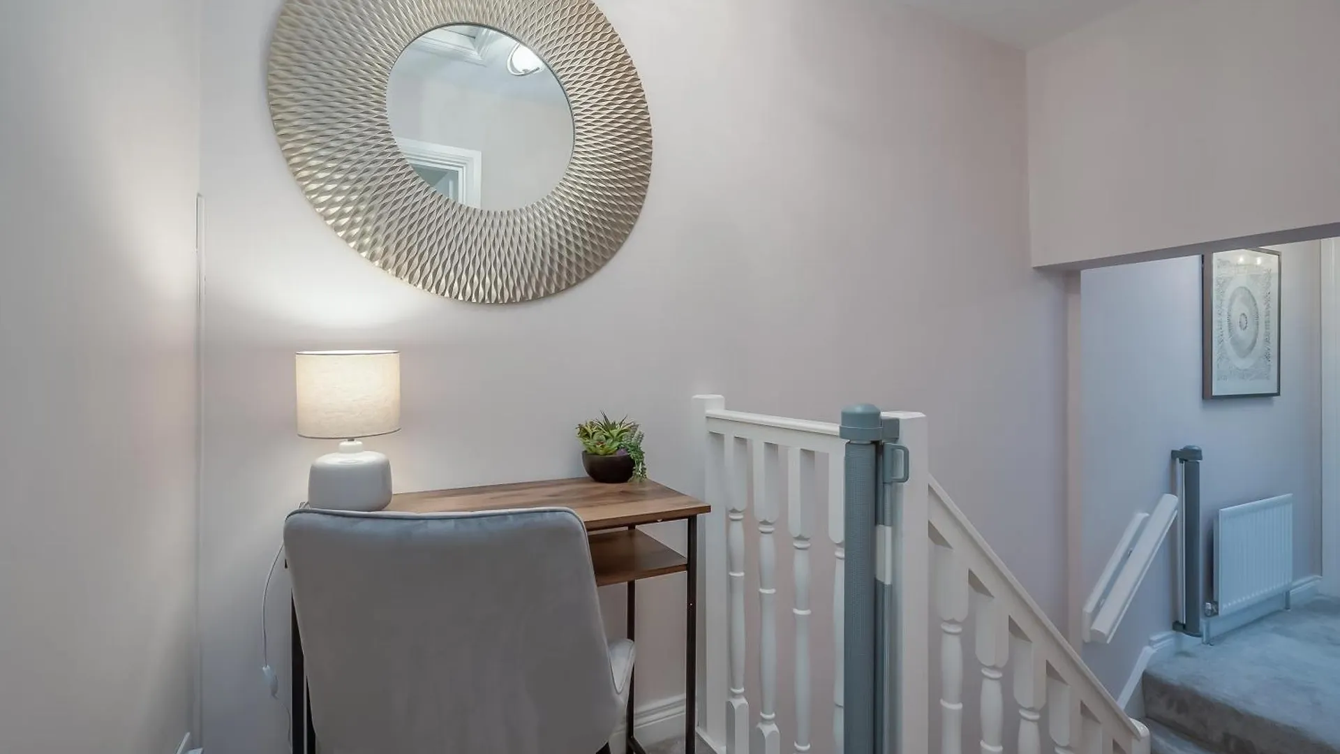 Staybynumbers - Belfast City Centre - 3 Bed, 3 Bathroom & Parking 0*,