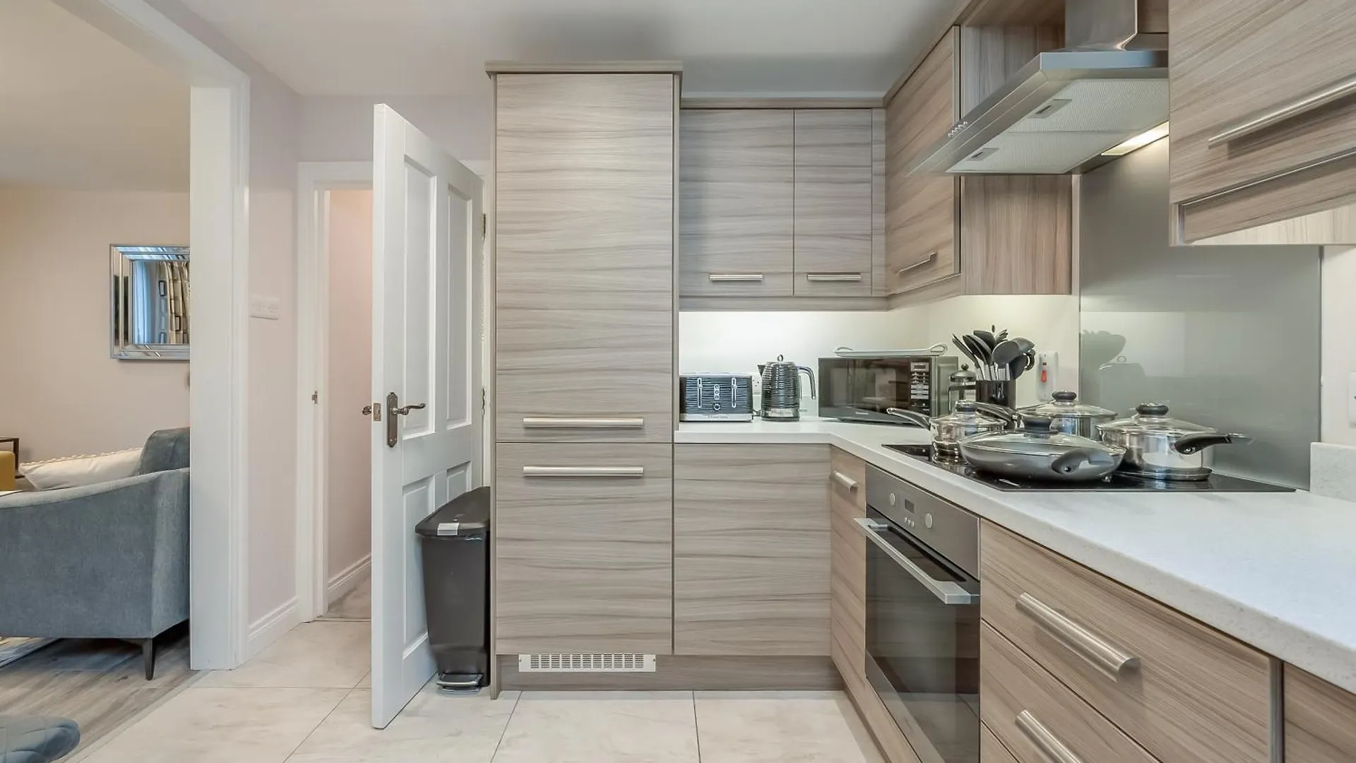 Staybynumbers - Belfast City Centre - 3 Bed, 3 Bathroom & Parking 0*,