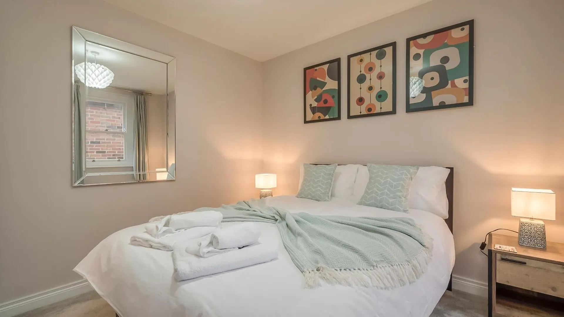 Staybynumbers - Belfast City Centre - 3 Bed, 3 Bathroom & Parking 0*,  英国