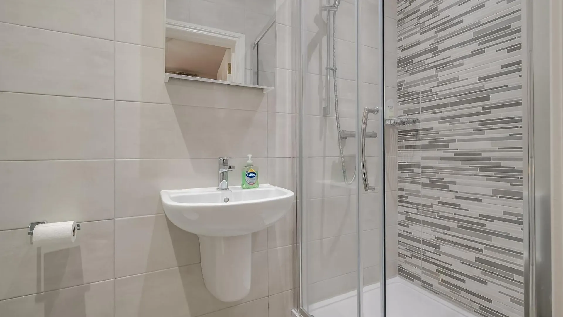 Staybynumbers - Belfast City Centre - 3 Bed, 3 Bathroom & Parking