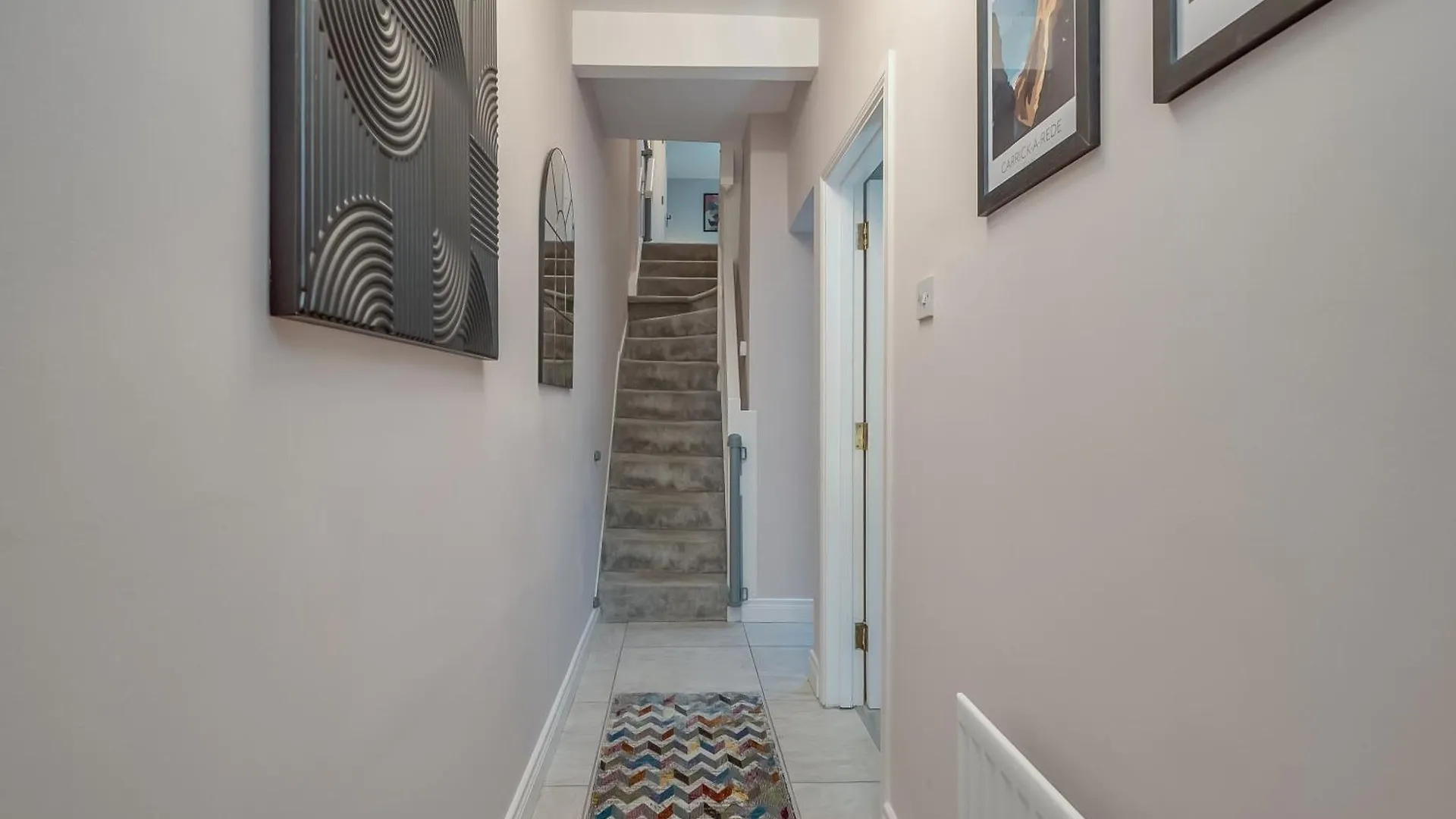 Staybynumbers - Belfast City Centre - 3 Bed, 3 Bathroom & Parking 0*,