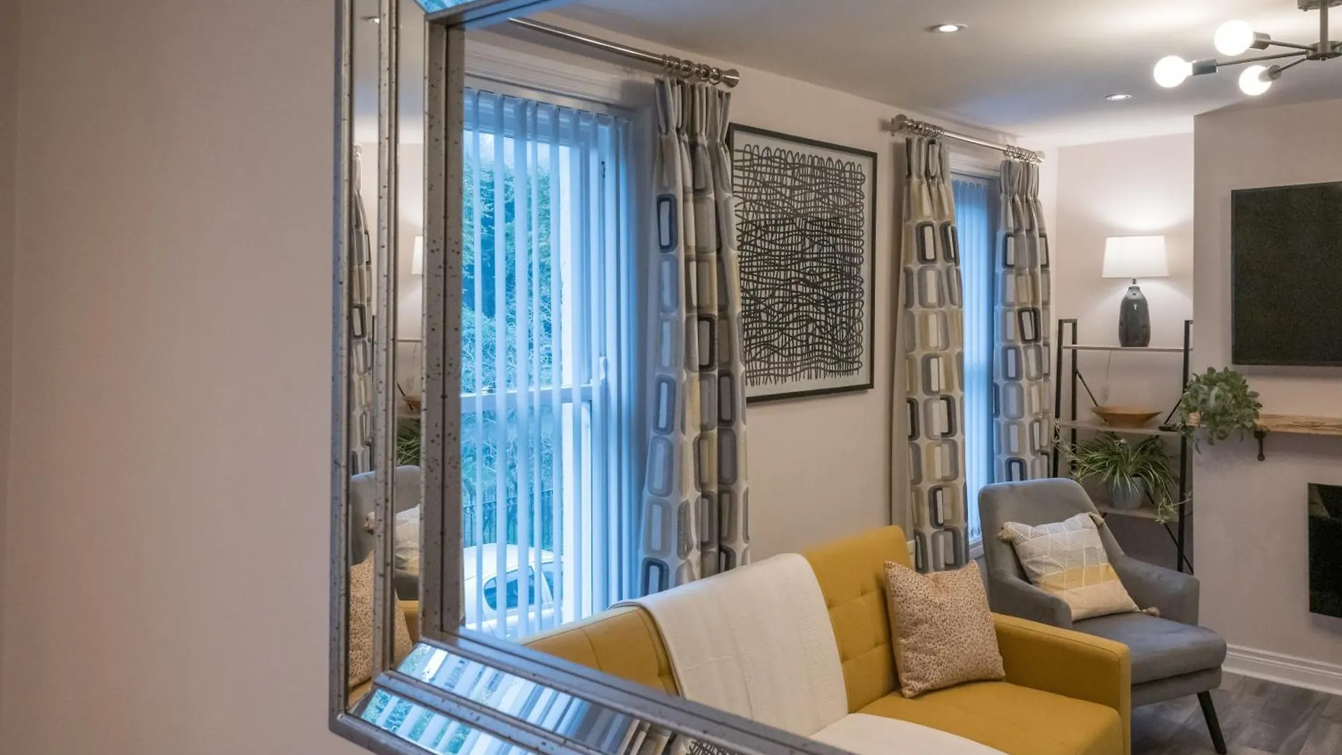 Staybynumbers - Belfast City Centre - 3 Bed, 3 Bathroom & Parking 0*,  英国