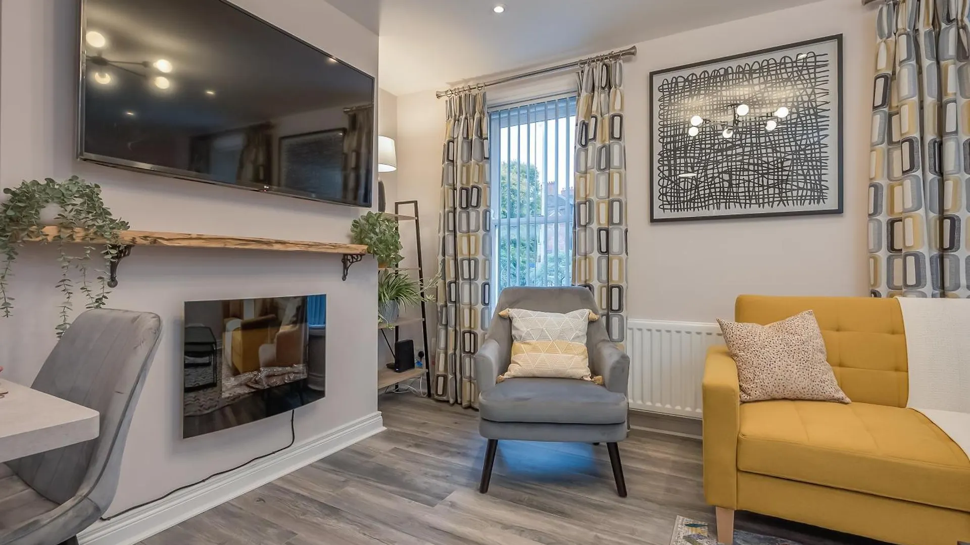 Staybynumbers - Belfast City Centre - 3 Bed, 3 Bathroom & Parking 0*,