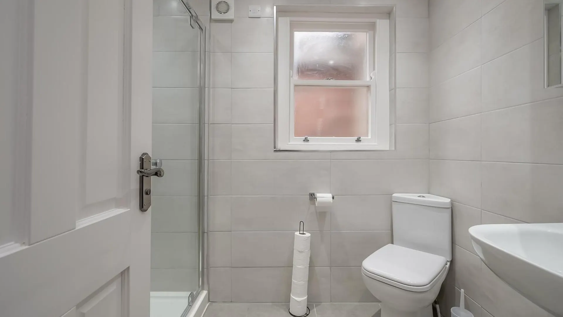 Staybynumbers - Belfast City Centre - 3 Bed, 3 Bathroom & Parking 英国